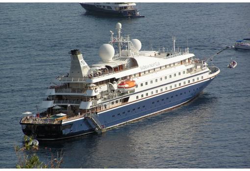 El SeaDream I fondeando en Dubrovnik (Croacia)